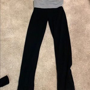 2 pairs of Victoria secret leggings